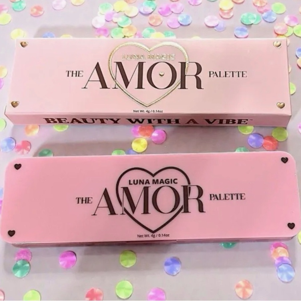 Amor Eyeshadow Palette - Picture 1 of 4